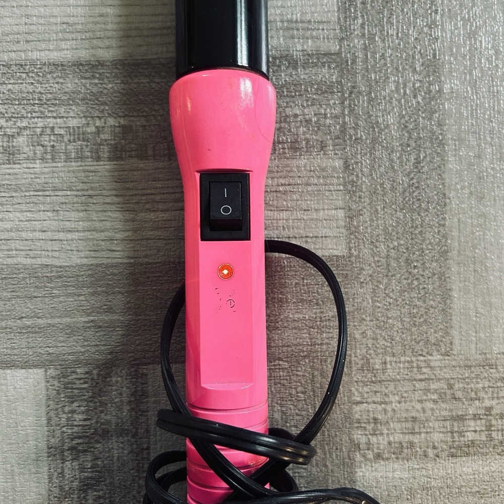 Bella Beauty Ceramic 1 in Curling Wand 410°F 60W Pink/Black On/Off BB0103B
